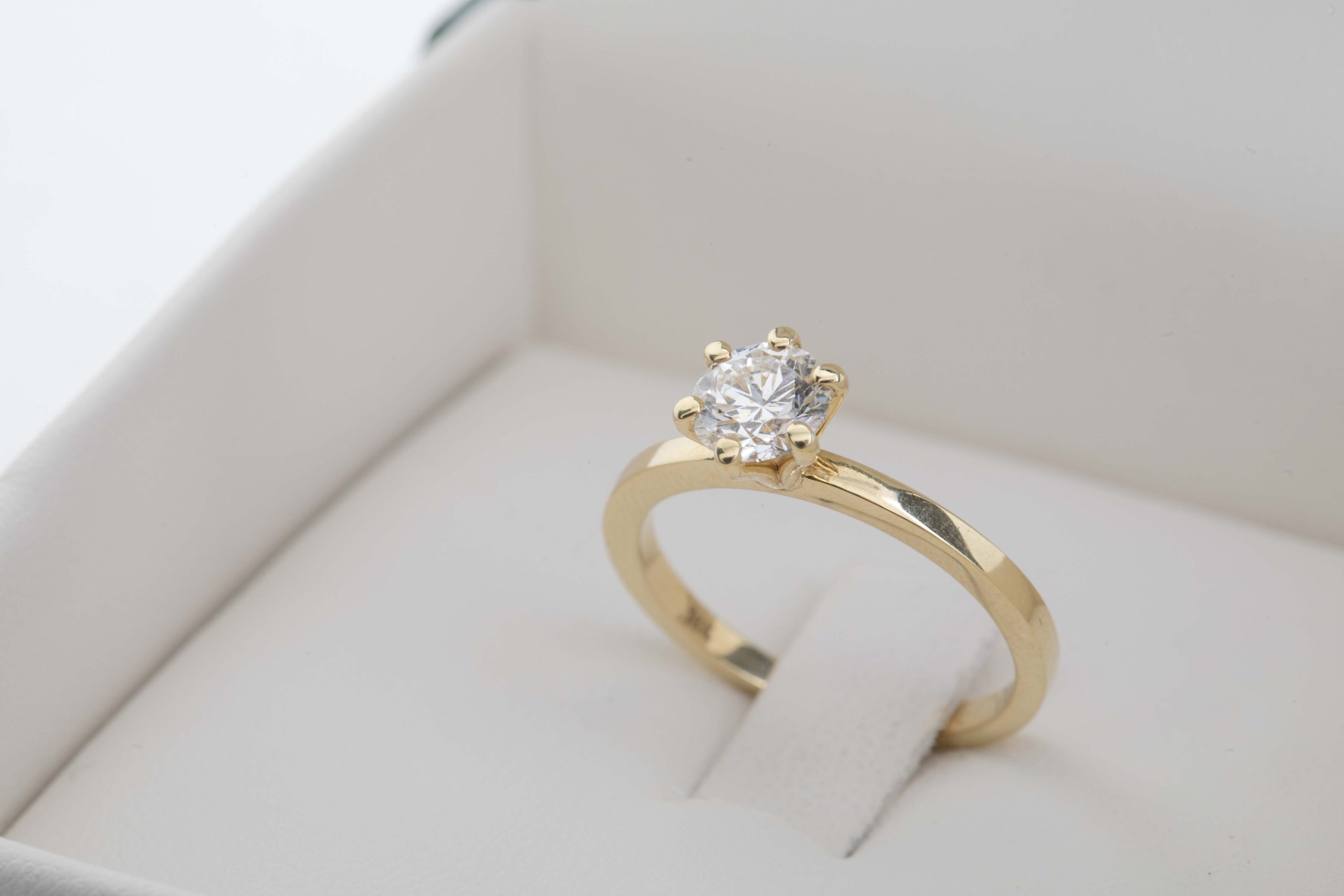 Anillo de compromiso con diamante 0.71ct