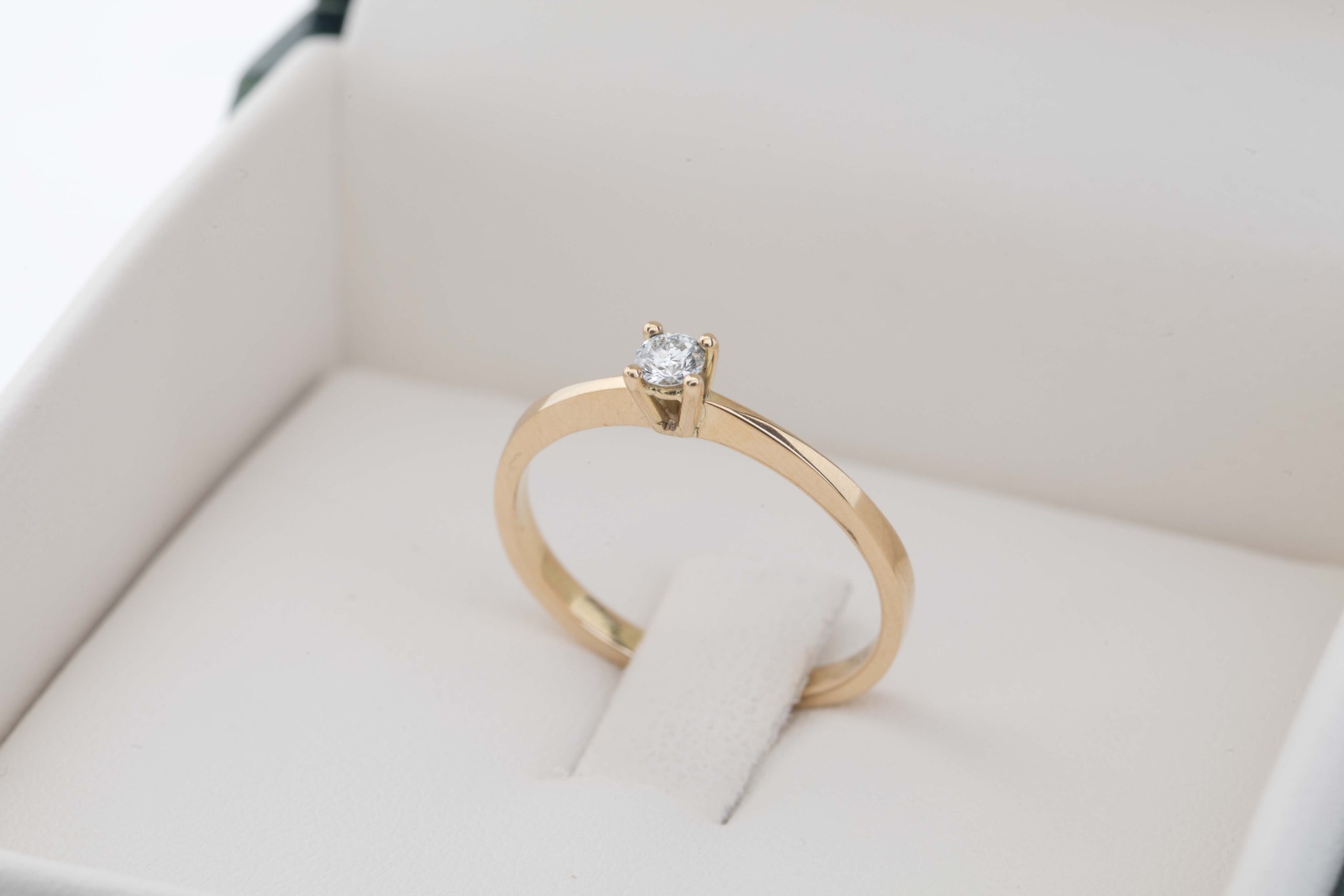 Anillo de compromiso con diamante 0.10ct