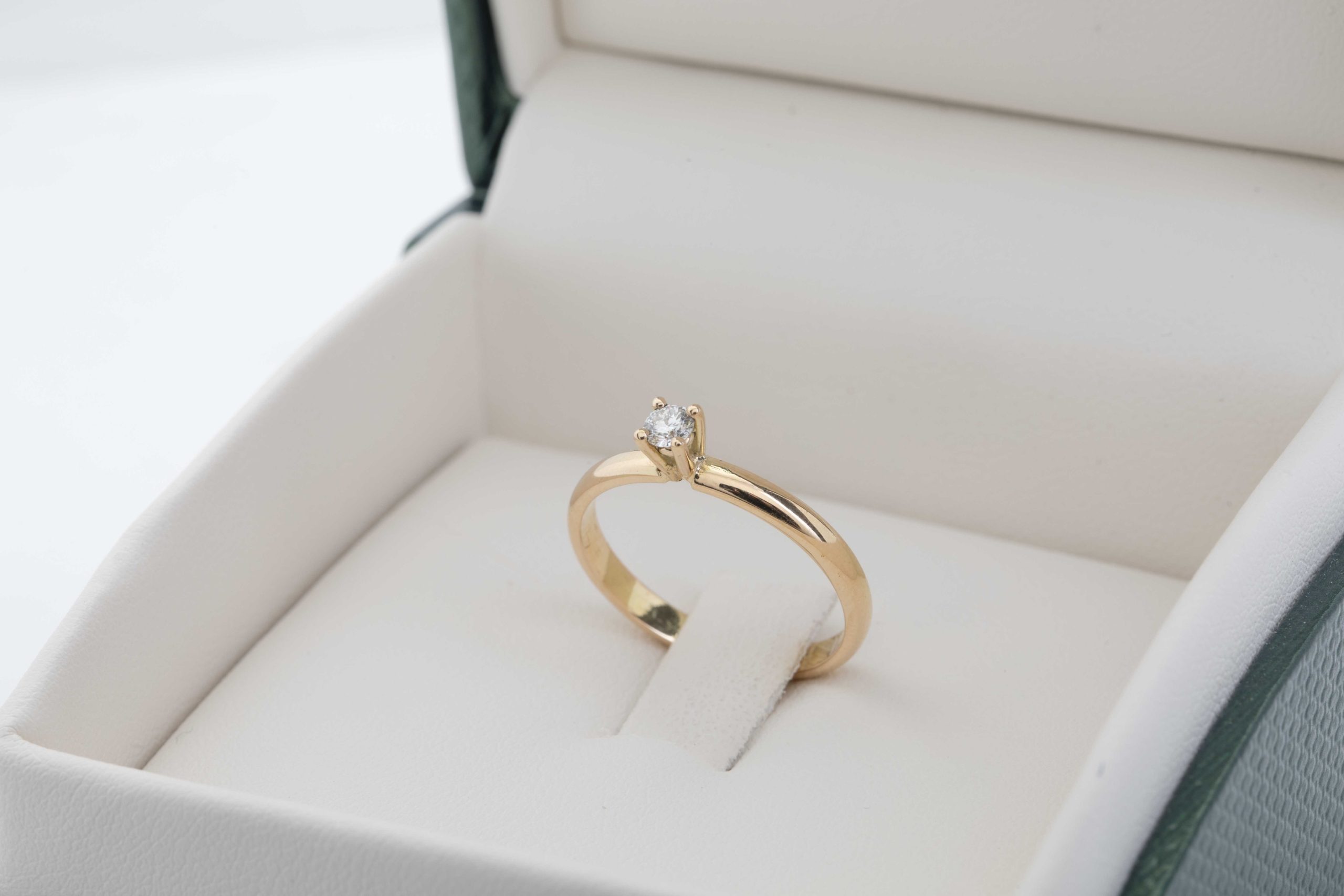 Anillo de compromiso con diamante 0.10ct