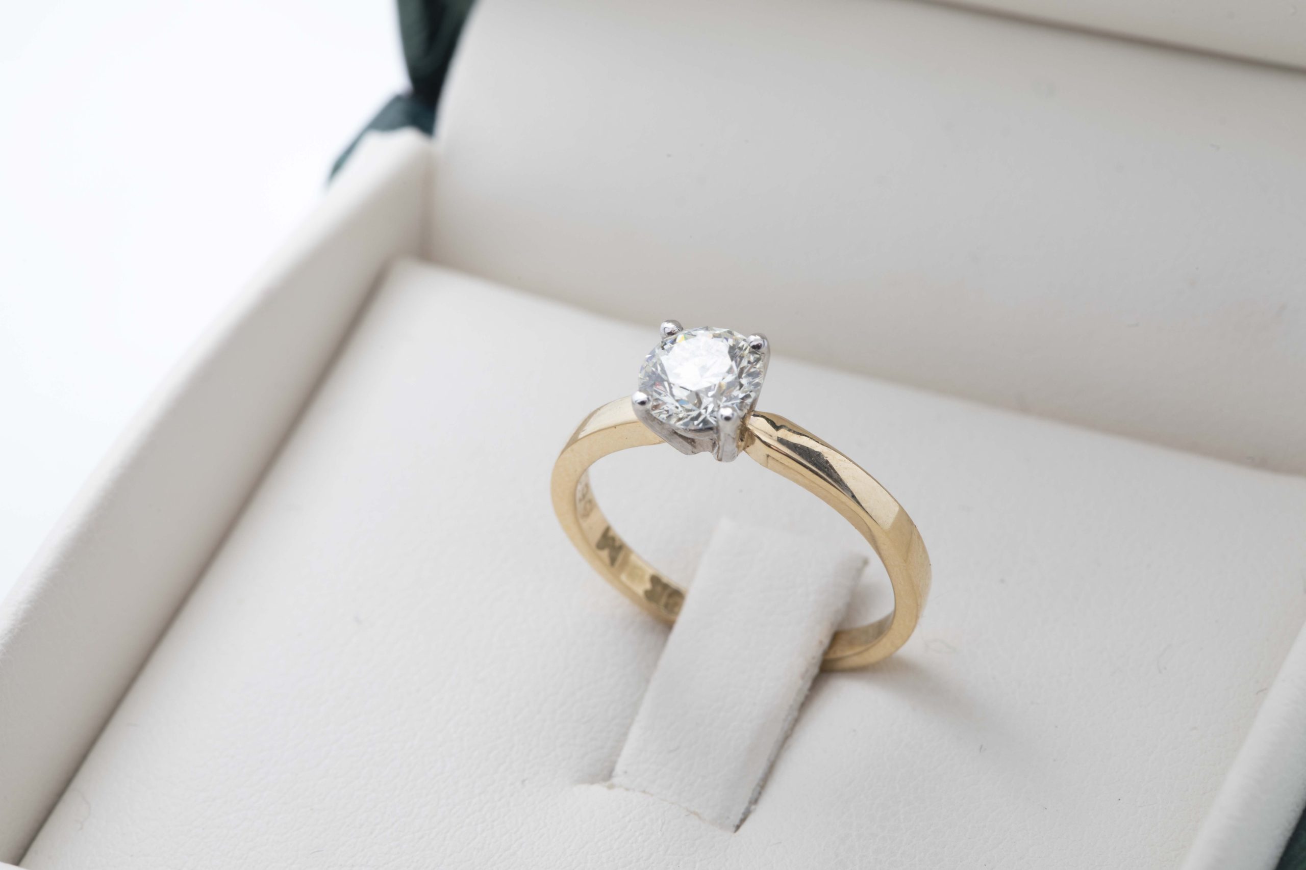 Anillo de compromiso 0.90Ct.