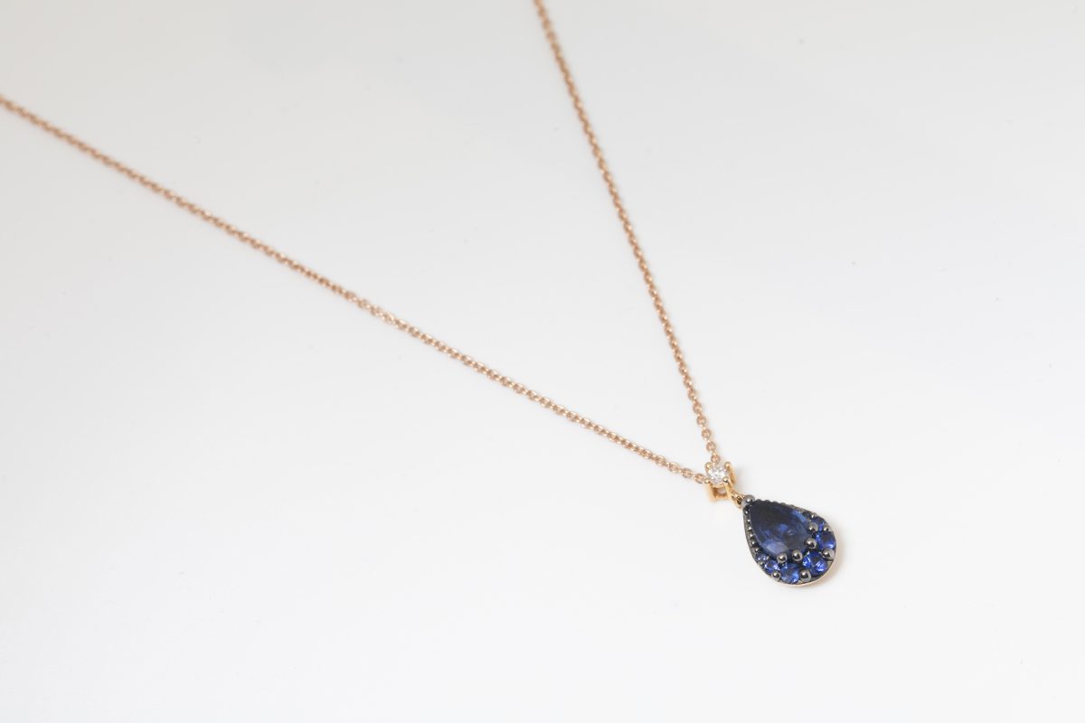 Collar con zafiros y diamantes