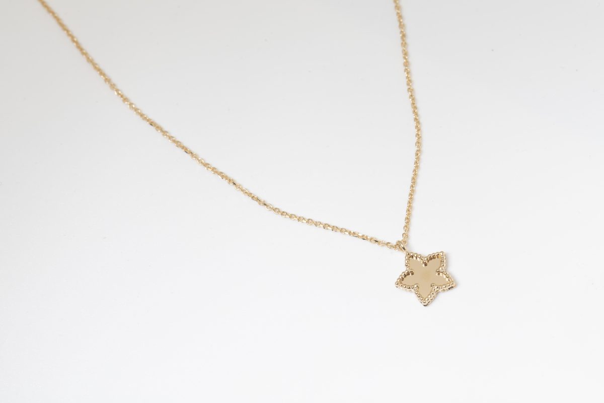 Collar flor en oro amarillo