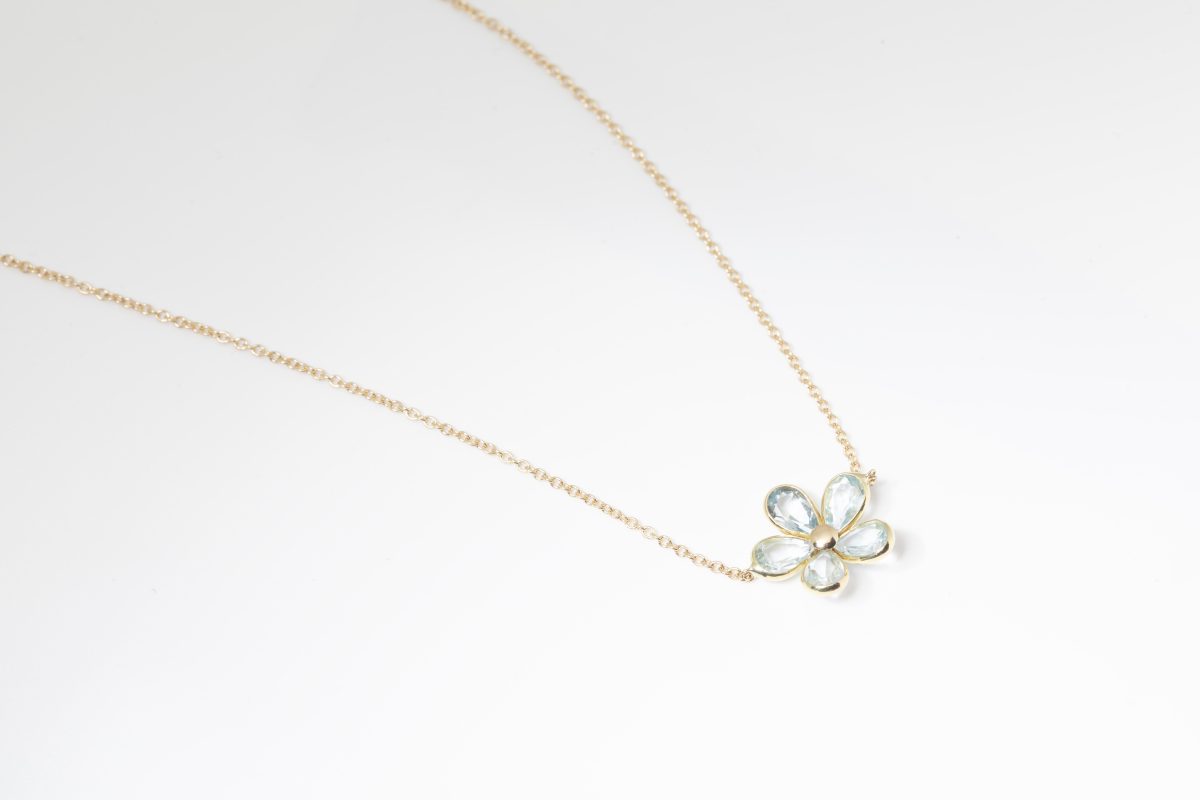 Collar flor con topacios