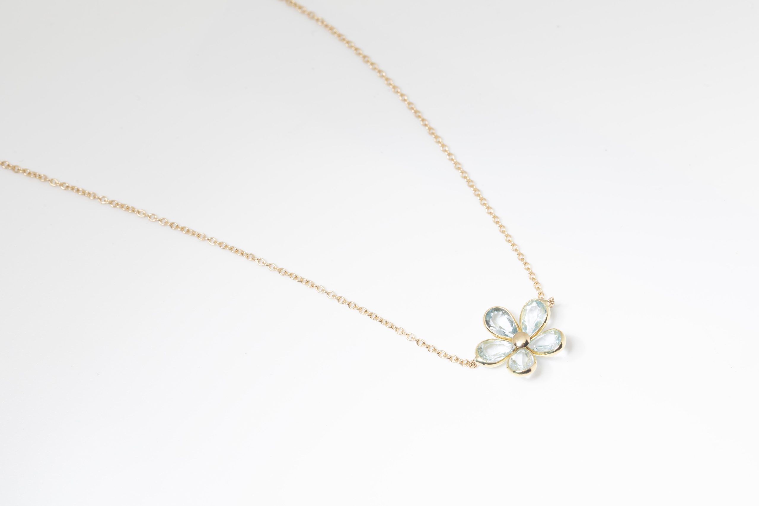Collar flor con topacios