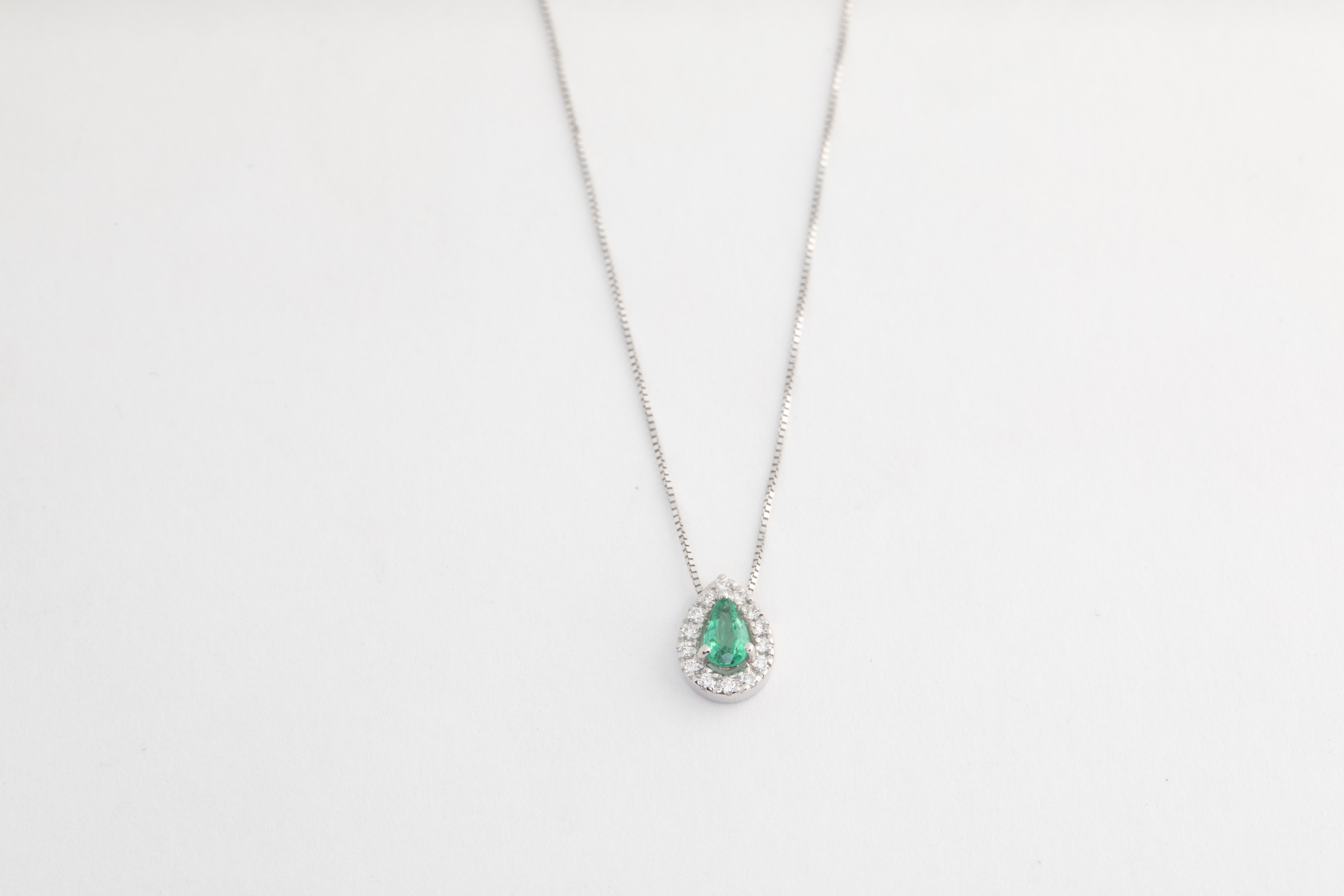 Collar de esmeralda y diamantes