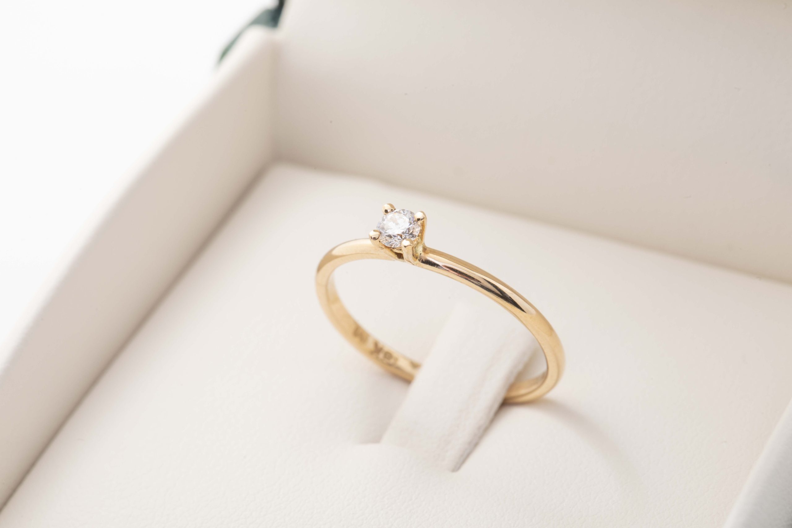 Anillo de compromiso con diamante 0.15Ct