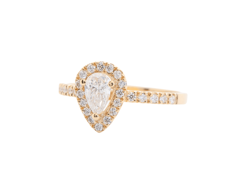 Anillo de compromiso con diamante gota