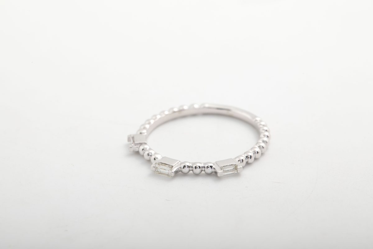 Anillo con diamantes baguette