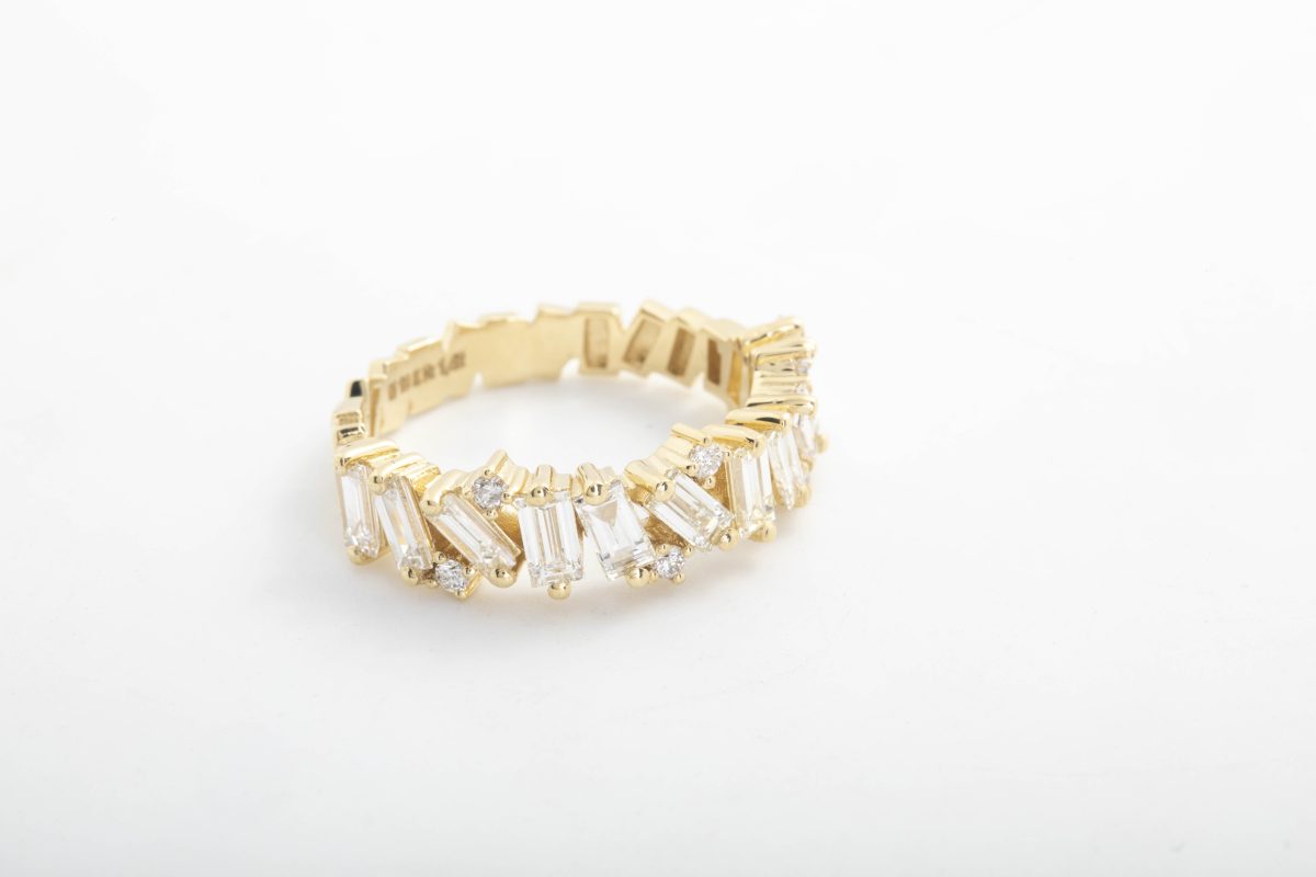 Anillo con diamantes en oro amarillo