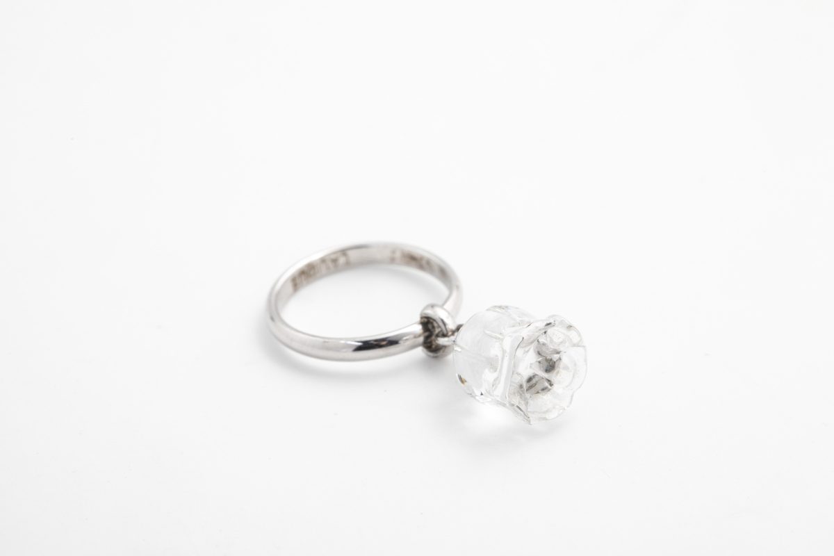 Anillo con flor de cristal Lalique