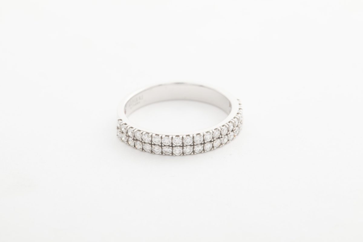 Anillo con brillantes y zafiro