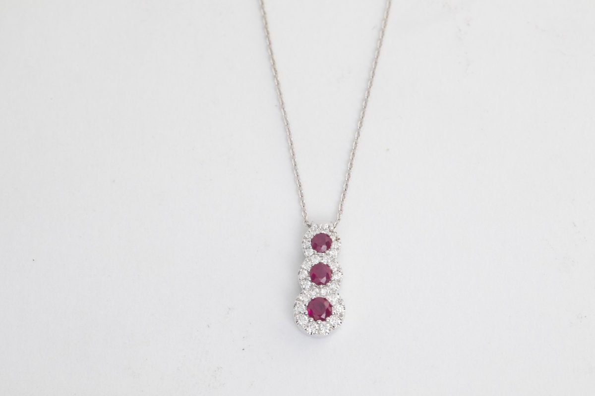 Collar de rubís y brillantes