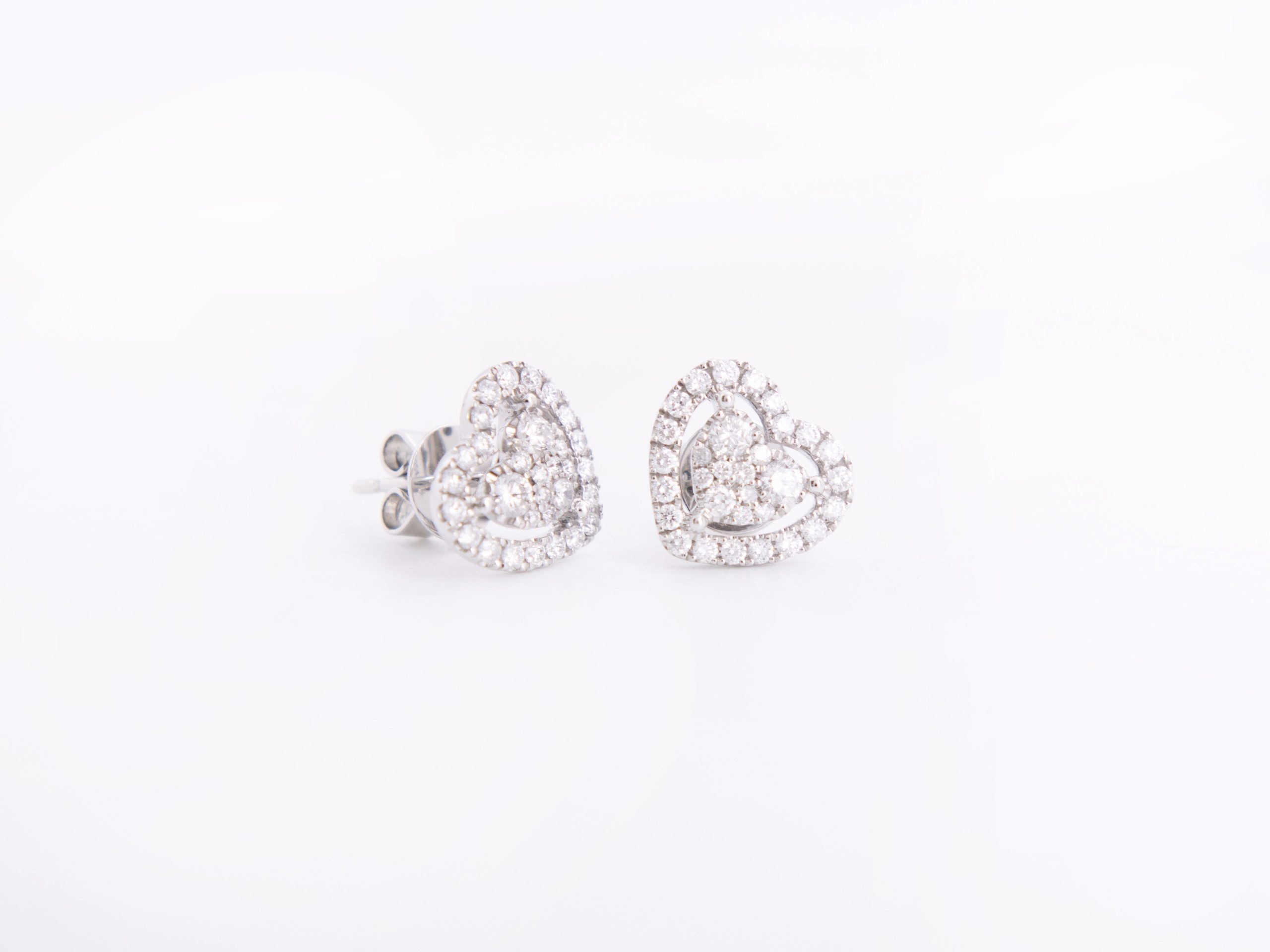 Aretes corazón con brillantes